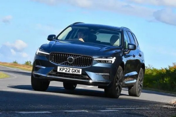 Plug-in хибридните версии на XC60 не само предлагат добър официален пробег само на електричество, но и впечатляваща производителност. T6 Recharge е с мощност 345 к.с. и ускорява до 100 км/ч за време 5,4 секунди. В други области е добре оборудван, &bdquo;умен&ldquo; отвътре и безопасен.
Обхват само на електричество &ndash; 76 км